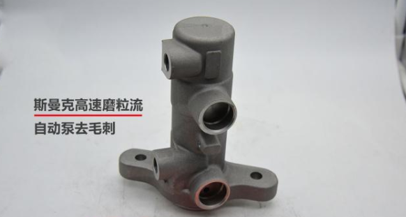 自動泵<a href='http://m.gneehy.com' target='_blank'><u>交叉孔去毛刺</u></a>，斯曼克高速磨粒流真快！